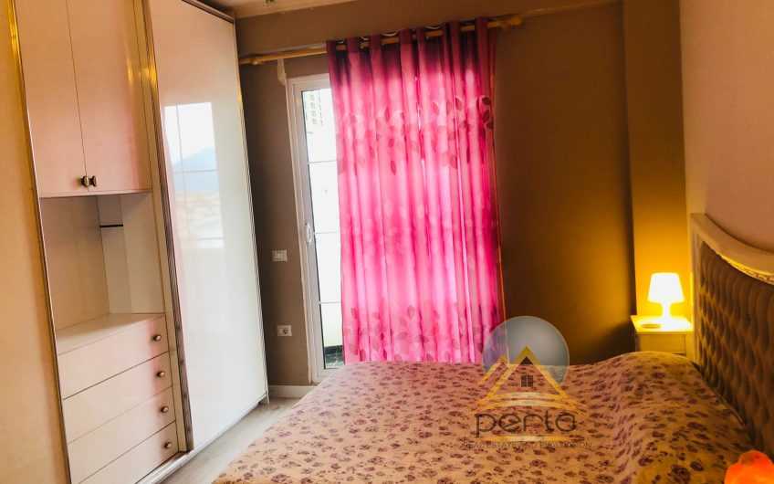 JAPIM APARTAMENT 2+1 PËR QIRA