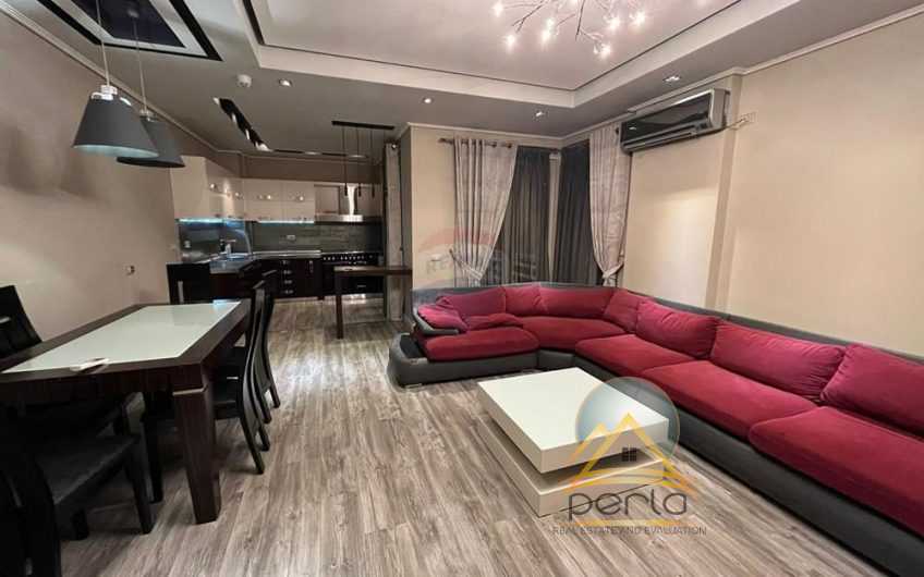 Apartamenti 2+1+2 per qira, tek Liqeni i Thate