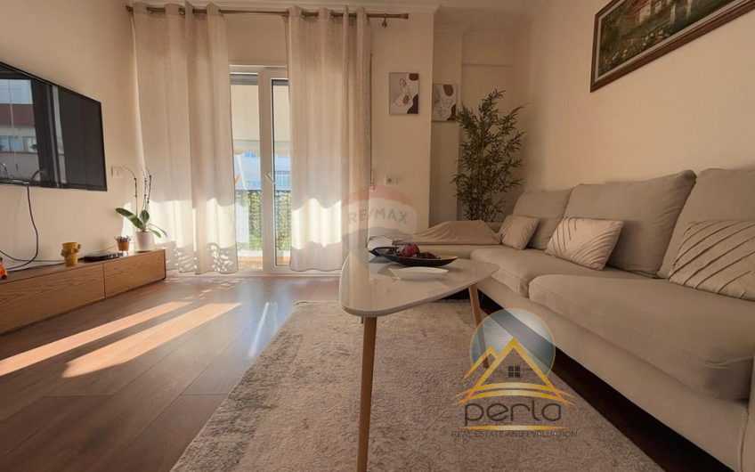 Apartament 1+1+parkim me qira Kristal Center
