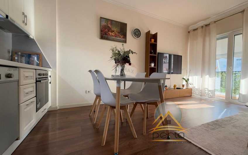 Apartament 1+1+parkim me qira Kristal Center