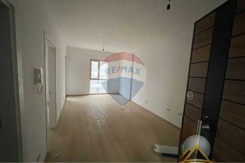 Shitet apartament  1+1 tek Univers City