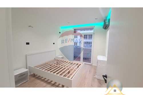 Shitet apartament 1+1 prane Vila L 1