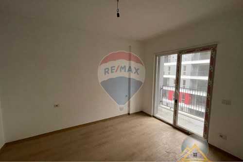 Shitet apartament  1+1 tek Univers City