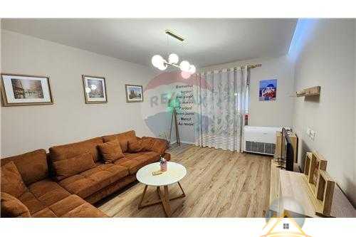 Apartament 2+1 per qira tek Irfan Tomini.