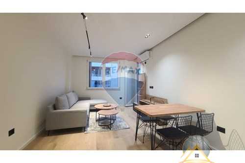 Shitet apartament 1+1 prane Vila L 1