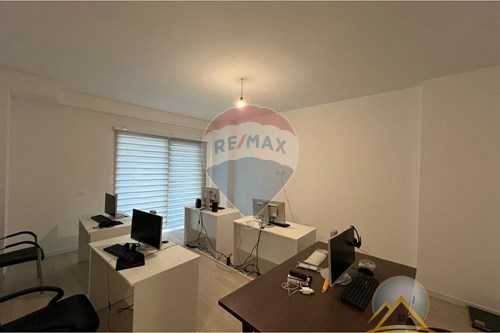 Jepet me qira zyre  2+1+2 ne Myslym Shyri