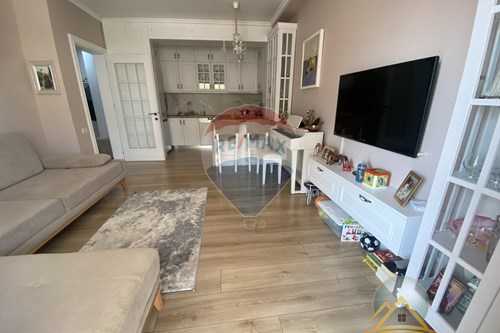 Shitet apartament 1+1 te ish tregu Elektrik