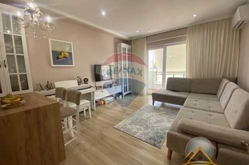 Shitet apartament 1+1 te ish tregu Elektrik