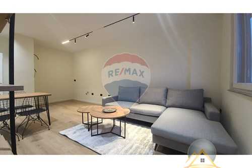Shitet apartament 1+1 prane Vila L 1