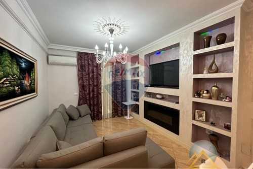 Shitet apartament 1+1 prane 21 Dhjetorit