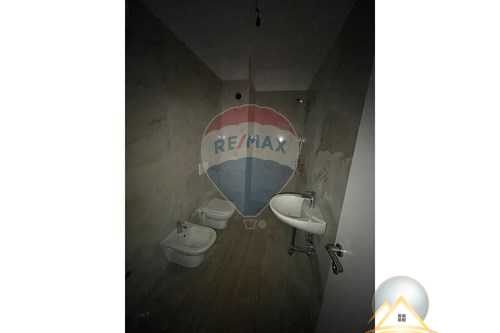 Shitet apartament  1+1 tek Univers City