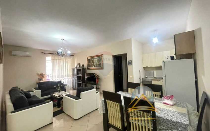 Shitet apartament 1+1, mbi unaze, prane Kristal Center