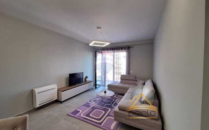 Apartament me qira, Stacioni i Trenit