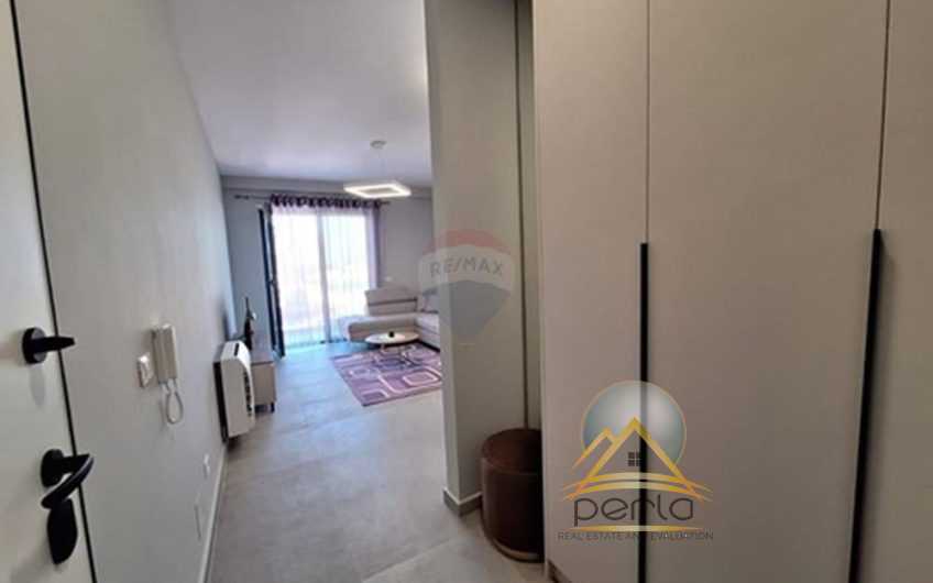 Apartament me qira, Stacioni i Trenit