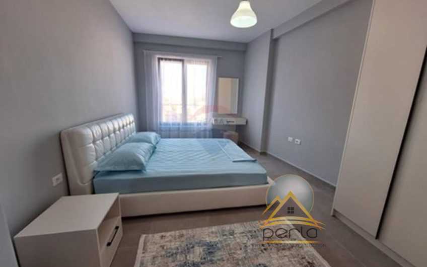 Apartament me qira, Stacioni i Trenit