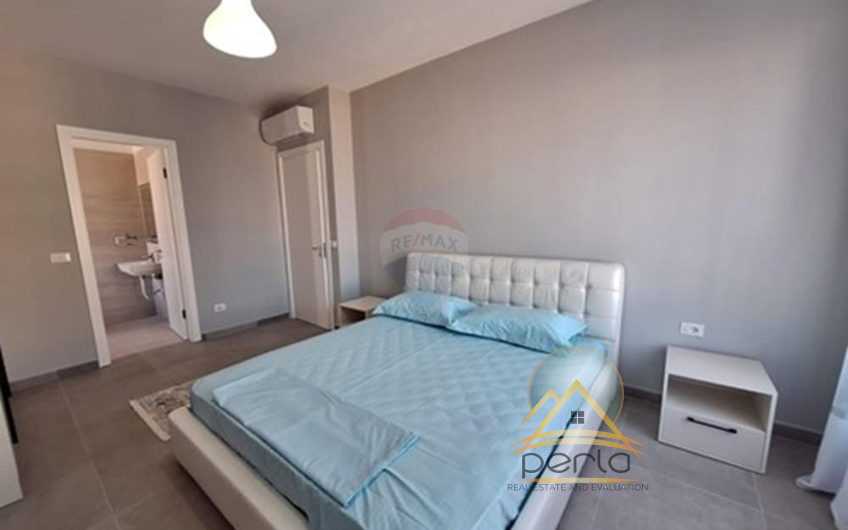 Apartament me qira, Stacioni i Trenit