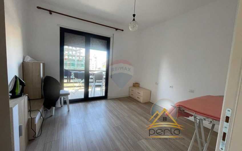 Apartament 2+1+2 për shitje me vendodhje në Don Bosko, te Rruga Egnatia.