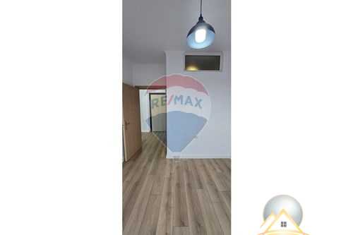 Shitet apartament 2+1, prane Rruges se Zallit