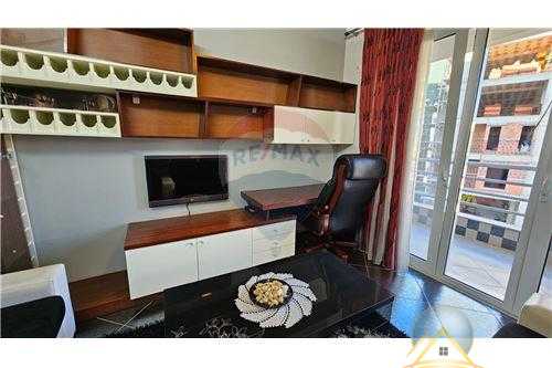 Jepet me qira apartament 3+1 prane Mullirit, Bulevardi Zogu I