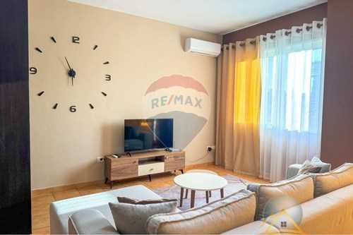 Shitet apartament 1+1 te Rruga e Barrikadave