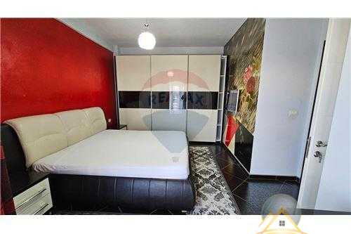 Jepet me qira apartament 3+1 prane Mullirit, Bulevardi Zogu I