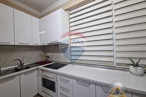 Shitet apartament 1+1 tek rruga Bardhyl