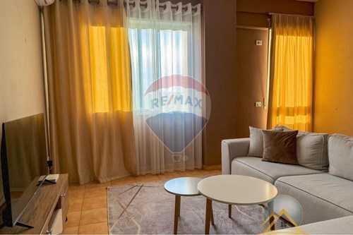 Shitet apartament 1+1 te Rruga e Barrikadave