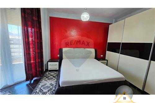 Jepet me qira apartament 3+1 prane Mullirit, Bulevardi Zogu I