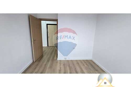 Shitet apartament 2+1, prane Rruges se Zallit