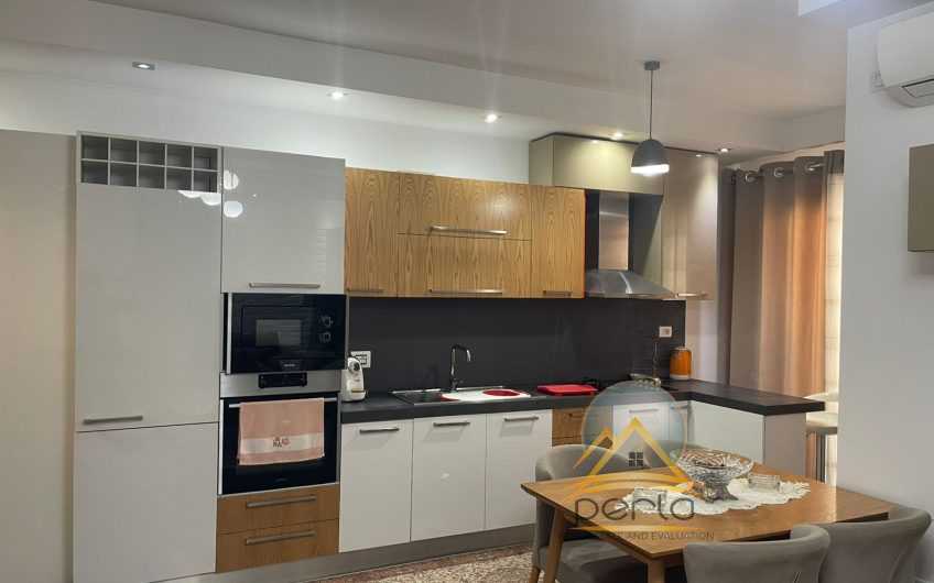Apartament (2+1+2) plus postparkimi, Yzberisht