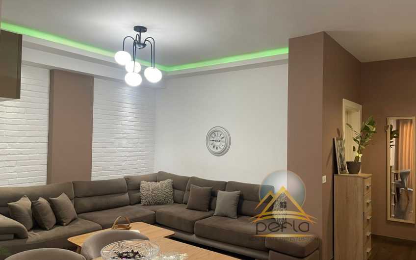 Apartament (2+1+2) plus postparkimi, Yzberisht