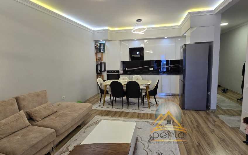 Apartament 3+1 plus postarkimi, në Kompleksi Green City, Unaza e Re