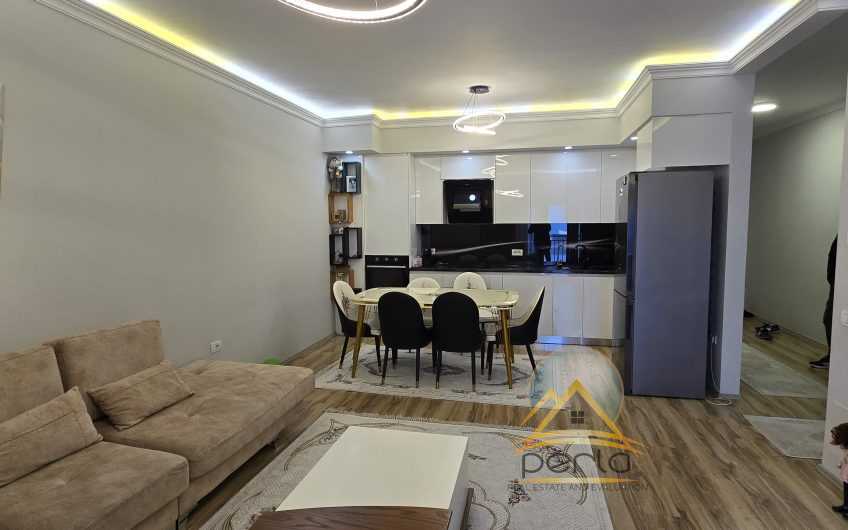 Apartament 3+1 plus postarkimi, në Kompleksi Green City, Unaza e Re