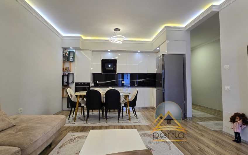 Apartament 3+1 plus postarkimi, në Kompleksi Green City, Unaza e Re