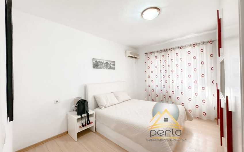 Ofrohet apartament per qira te Shushica