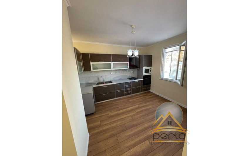 Apartament per shitje 2+1+2 perballe qendres Kristal.