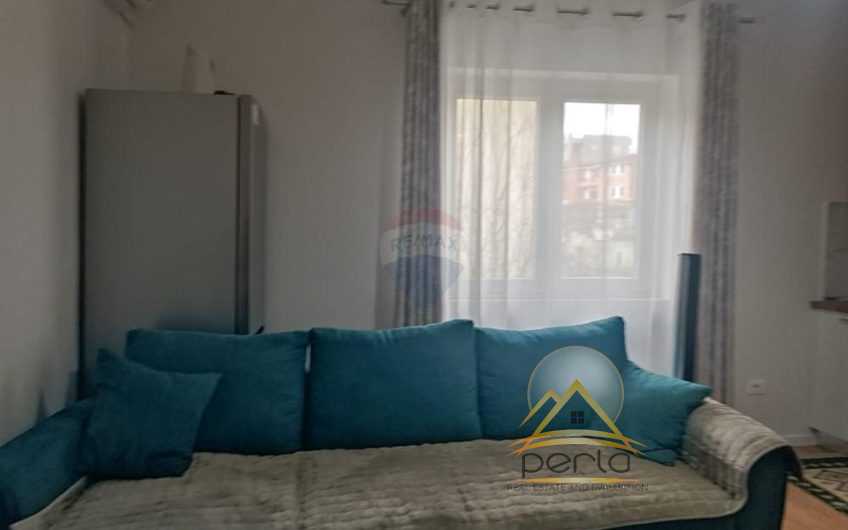 Jepet me qera apartament 1+1 ne rrugen e Elbasanit.