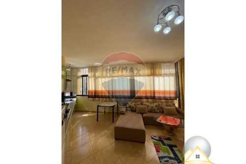 Shitet apartament 1+1 ne rrugen Haxhi Hysen Dalliu