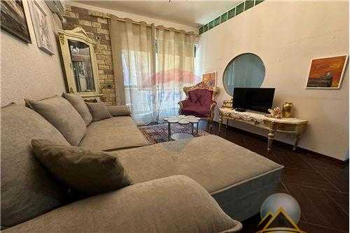 Apartament 1+1 per shitje tek Komuna e Parisit prane lulishtes