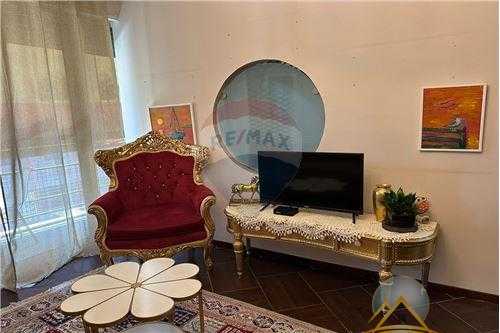 Apartament 1+1 per shitje tek Komuna e Parisit prane lulishtes