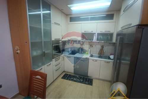 Shitet apartament 2+1+2 tualete ne Don Bosko