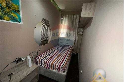 Apartament 1+1 per shitje tek Komuna e Parisit prane lulishtes