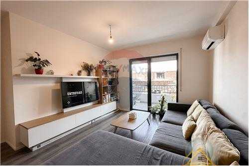 Shitet apartament 2+1 Tek Porcelani