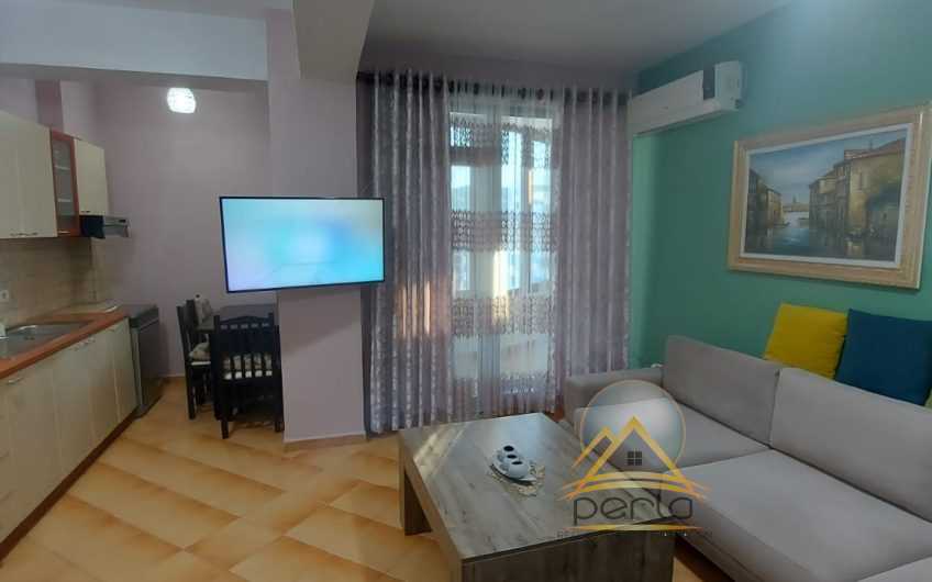 Jepet me qira apartament (1+1) rruga e Kavajes, prane Deliorgjit