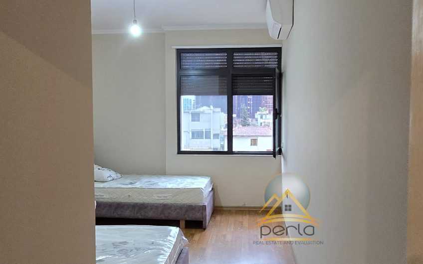 Shitet apartament (2+1+2) Rruga Tedor Keko