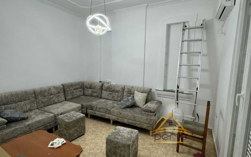 Jepet me qira shtepi private prane Shkolles se Kuqe