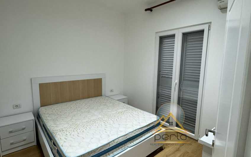 Jepet me qira shtepi private prane Shkolles se Kuqe