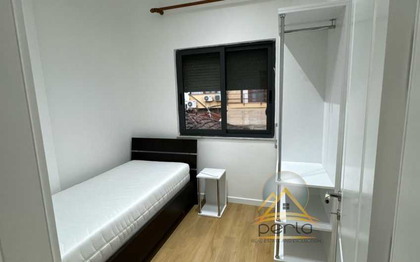 Jepet me qira shtepi private prane Shkolles se Kuqe