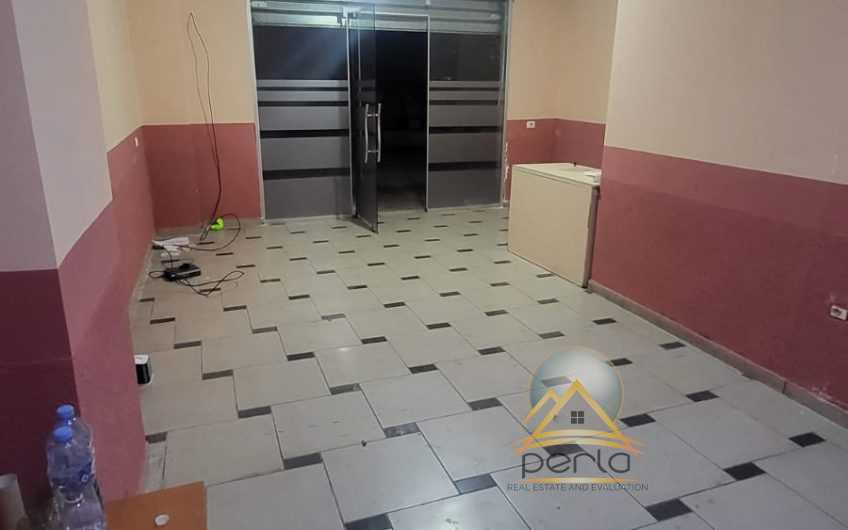 Jepet me qira ambient biznesi, Komuna e Parisit