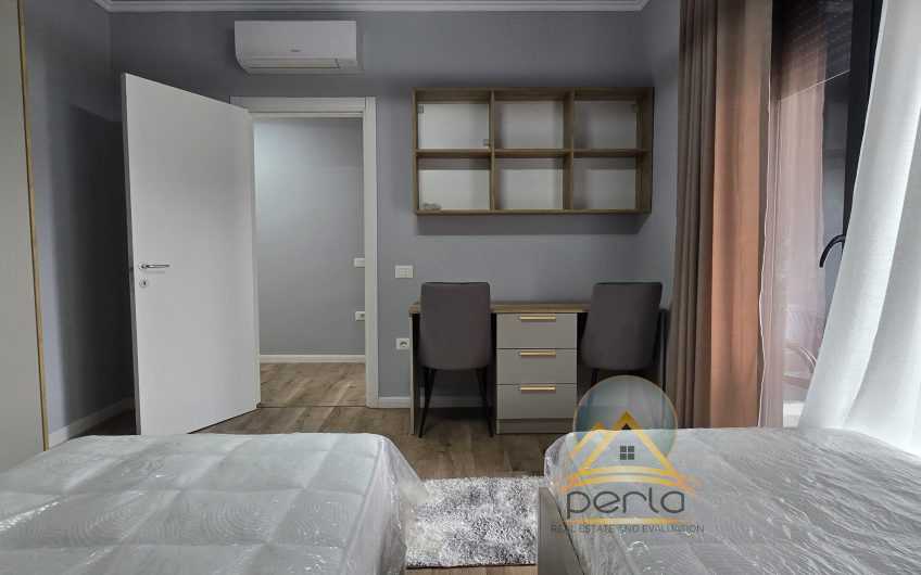 Jepet me qira apartament 2+1+post parkimi tek Liqeni i Thate